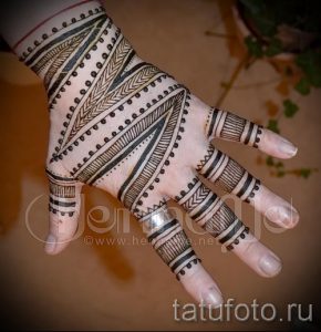 мехенди на руке геометрия - фото временной тату хной 1277 tatufoto.ru