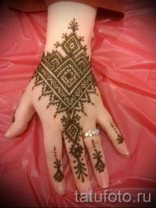 мехенди на руке геометрия - фото временной тату хной 3279 tatufoto.ru
