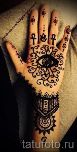 мехенди на руке глаз - фото временной тату хной 1281 tatufoto.ru