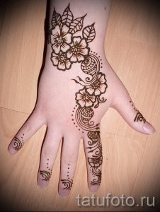 мехенди на руке для детей - фото временной тату хной 1284 tatufoto.ru
