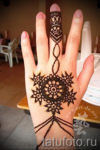 мехенди на руке для детей - фото временной тату хной 20295 tatufoto.ru