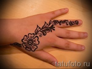 мехенди на руке для детей - фото временной тату хной 2285 tatufoto.ru