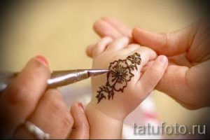 мехенди на руке для мальчиков - фото временной тату хной 2297 tatufoto.ru