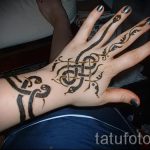 мехенди на руке змея - фото временной тату хной 7323 tatufoto.ru