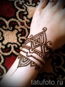 мехенди на руке легкие рисунки - фото временной тату хной 2337 tatufoto.ru