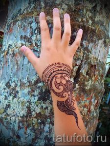 мехенди на руке легкие рисунки - фото временной тату хной 3338 tatufoto.ru