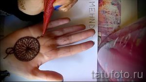мехенди на руке ловец снов - фото временной тату хной 5351 tatufoto.ru