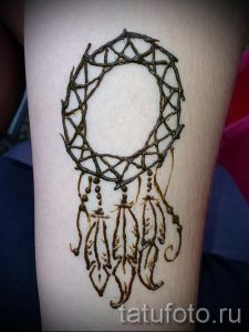 мехенди на руке ловец снов - фото временной тату хной 8354 tatufoto.ru