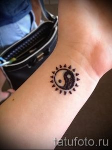 мехенди на руке маленькие - фото временной тату хной 1367 tatufoto.ru
