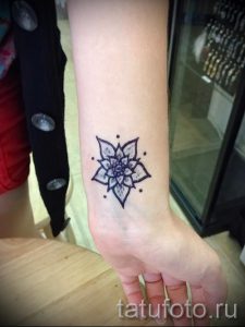 мехенди на руке маленькие - фото временной тату хной 2368 tatufoto.ru