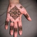 мехенди на руке мандала - фото временной тату хной 4380 tatufoto.ru