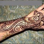 мехенди на руке павлин - фото временной тату хной 1392 tatufoto.ru