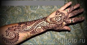 мехенди на руке павлин - фото временной тату хной 1392 tatufoto.ru