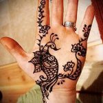 мехенди на руке павлин - фото временной тату хной 3394 tatufoto.ru