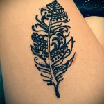 мехенди на руке перо птиц - фото временной тату хной 2398 tatufoto.ru