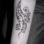 мехенди на руке перо птиц - фото временной тату хной 5401 tatufoto.ru