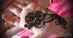 мехенди на руке ребенку - фото временной тату хной 3409 tatufoto.ru