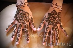 мехенди на руке цветок - фото временной тату хной 7447 tatufoto.ru