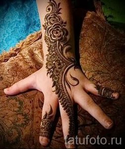 мехенди надписи на руке - фото временной тату хной 1454 tatufoto.ru