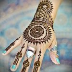 мехенди надписи на руке - фото временной тату хной 4457 tatufoto.ru