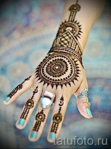 мехенди надписи на руке - фото временной тату хной 4457 tatufoto.ru