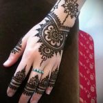 нежное мехенди на руке - фото временной тату хной 2а459 tatufoto.ru