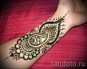 нежное мехенди на руке - фото временной тату хной 3460 tatufoto.ru