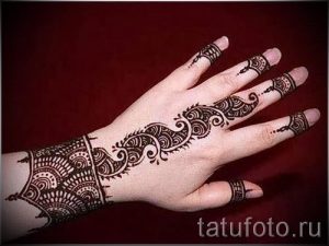 рисунки мехенди на руке - фото временной тату хной 1461 tatufoto.ru