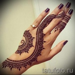 рисунки мехенди на руке - фото временной тату хной 7467 tatufoto.ru