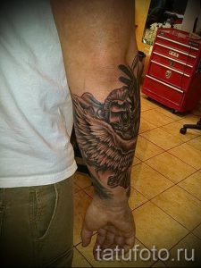 тату вдв на запястье - фото пример татуировки 5192 tatufoto.ru