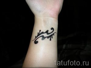 тату водолей на запястье - фото - пример готовой татуировки от 01082016 2123 tatufoto.ru