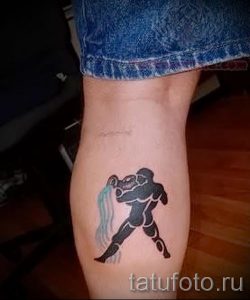 тату водолей на ноге - фото - пример готовой татуировки от 01082016 1126 tatufoto.ru