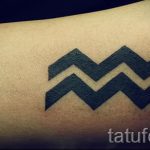 тату знак водолея фото - пример готовой татуировки от 01082016 1161 tatufoto.ru
