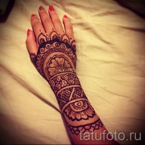 тату мехенди на руке - фото временной тату хной 4479 tatufoto.ru