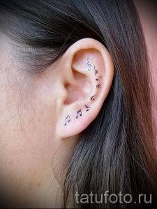 тату ноты в ухе - фото готовой татуировки от 02082016 2083 tatufoto.ru