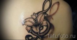 тату ноты в цветах - фото готовой татуировки от 02082016 1085 tatufoto.ru