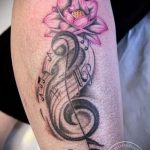 тату ноты в цветах - фото готовой татуировки от 02082016 2086 tatufoto.ru