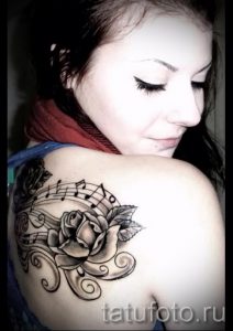 тату ноты в цветах - фото готовой татуировки от 02082016 3087 tatufoto.ru