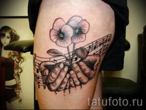 тату ноты в цветах - фото готовой татуировки от 02082016 4088 tatufoto.ru