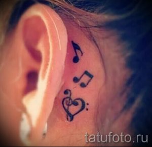 тату ноты за ухом - фото готовой татуировки от 02082016 1089 tatufoto.ru
