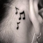 тату ноты за ухом - фото готовой татуировки от 02082016 2090 tatufoto.ru