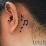 тату ноты за ухом - фото готовой татуировки от 02082016 6094 tatufoto.ru