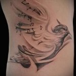 тату ноты и птицы - фото готовой татуировки от 02082016 3101 tatufoto.ru