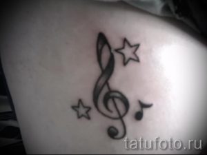 тату ноты и скрипичный ключ - фото готовой татуировки от 02082016 1103 tatufoto.ru