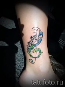 тату ноты и скрипичный ключ - фото готовой татуировки от 02082016 4106 tatufoto.ru