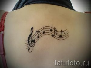 тату ноты и скрипичный ключ - фото готовой татуировки от 02082016 6108 tatufoto.ru