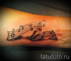тату ноты на запястье - фото готовой татуировки от 02082016 12126 tatufoto.ru