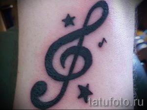 тату ноты на запястье - фото готовой татуировки от 02082016 13127 tatufoto.ru