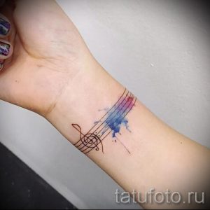 тату ноты на запястье - фото готовой татуировки от 02082016 14128 tatufoto.ru