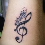 тату ноты на запястье - фото готовой татуировки от 02082016 15129 tatufoto.ru